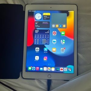 Apple IPad Air 2 w/ screen protecter